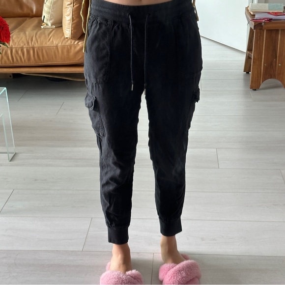 Aritzia Community Cargo Pants - Picture 1 of 3